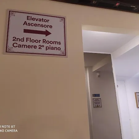 Donna Lucrezia 4*