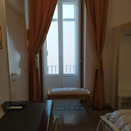 Donna Lucrezia Boutique Style - Relax & Business ביצ'לייה